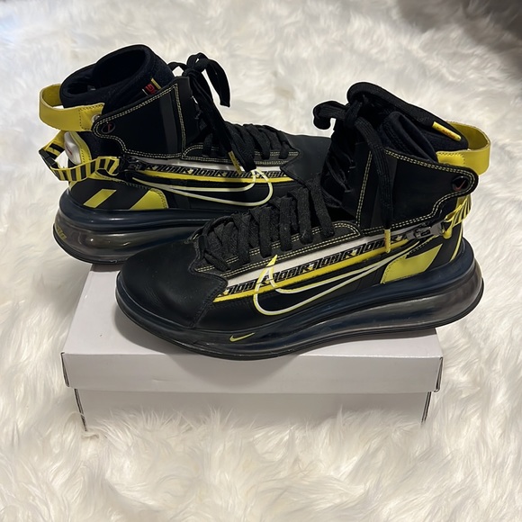 Nike Air Max 720 Saturn - Picture 2 of 5